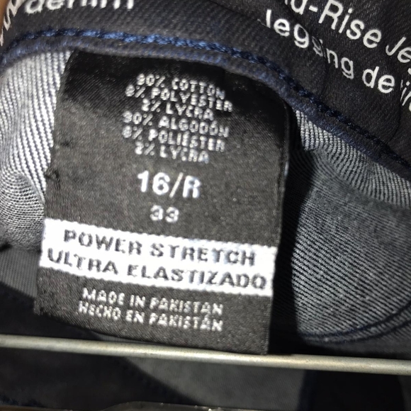 High Rise Mom Jean - Picture 4 of 5